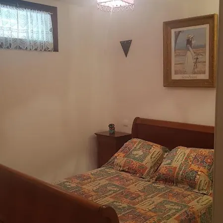 Bas De Chez Mr.girolami Dominique *